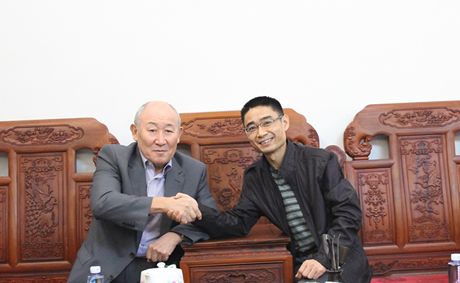 吉爾吉斯坦商務(wù)部長(cháng)Toychubekov參觀(guān)栢業(yè)